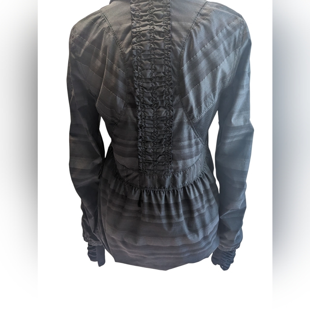 Lululemon Rare Run Hustle Black Jacket Micro Reflective Strip Hood Size 4 - Picture 3 of 16